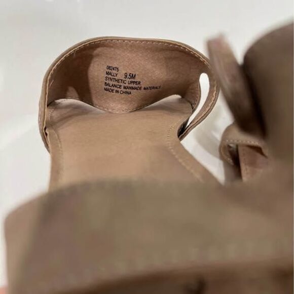 9.5 Me Too Sandal brown suede like open toe back strap for extra support I70 - Picture 5 of 5